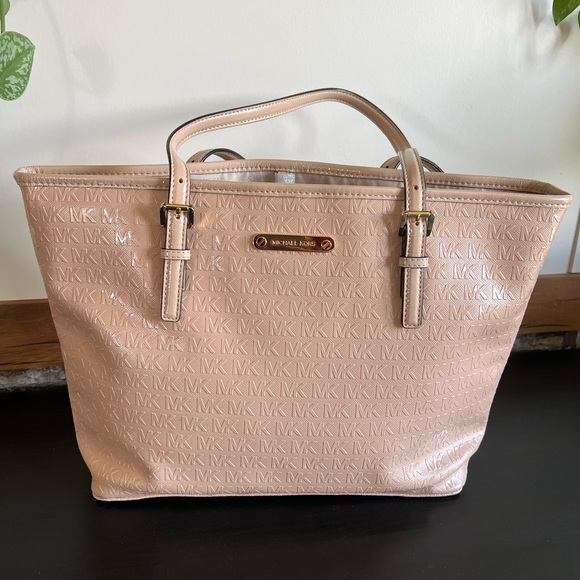 Michael Kors Jet Set Travel Tote Carryall Bag MK Embossed Gold Accents38H7XTVM3A - Picture 3 of 8